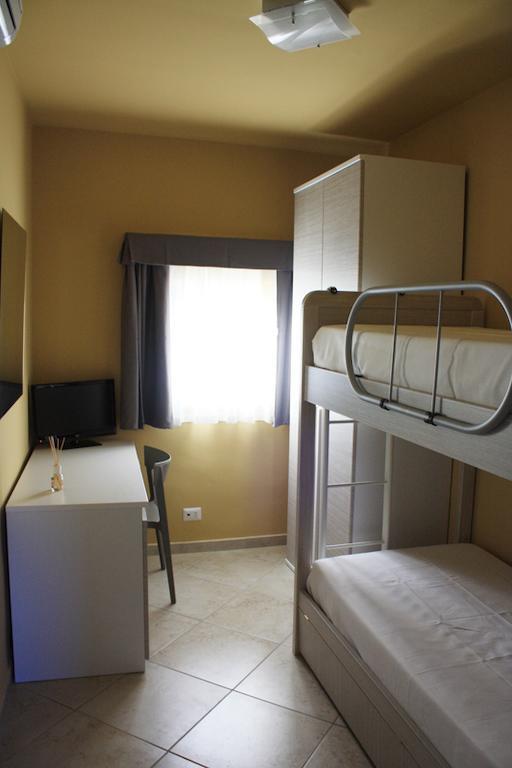 Bed And Breakfast Fly Μπάρι Δωμάτιο φωτογραφία